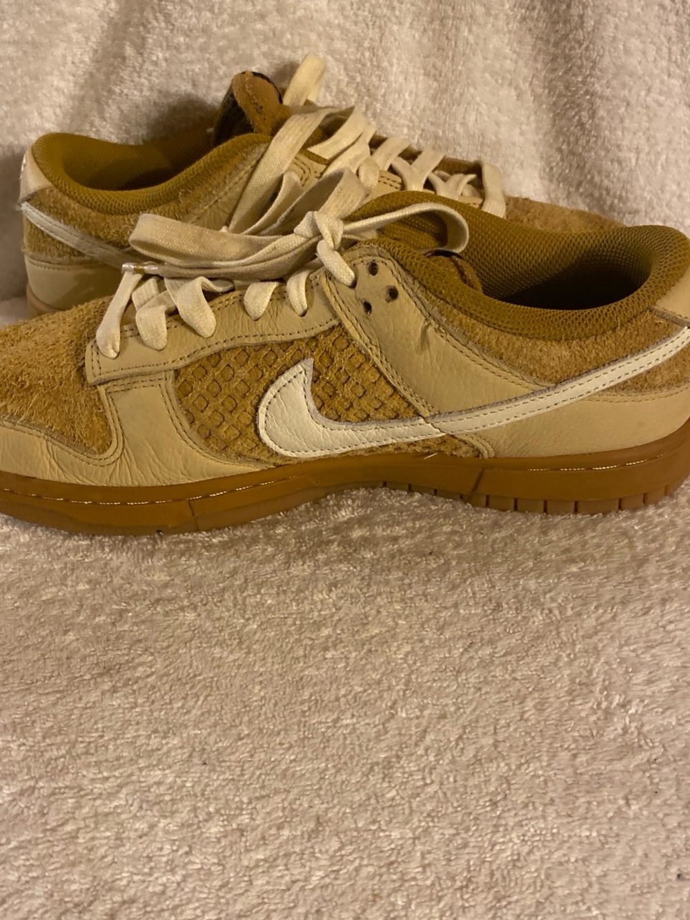 Nike Men’s Low-Top Sneakers in Tan and White with Gum Sole